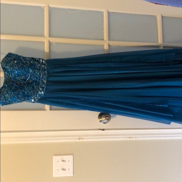 Prom/formal dress - Picture 2 of 4